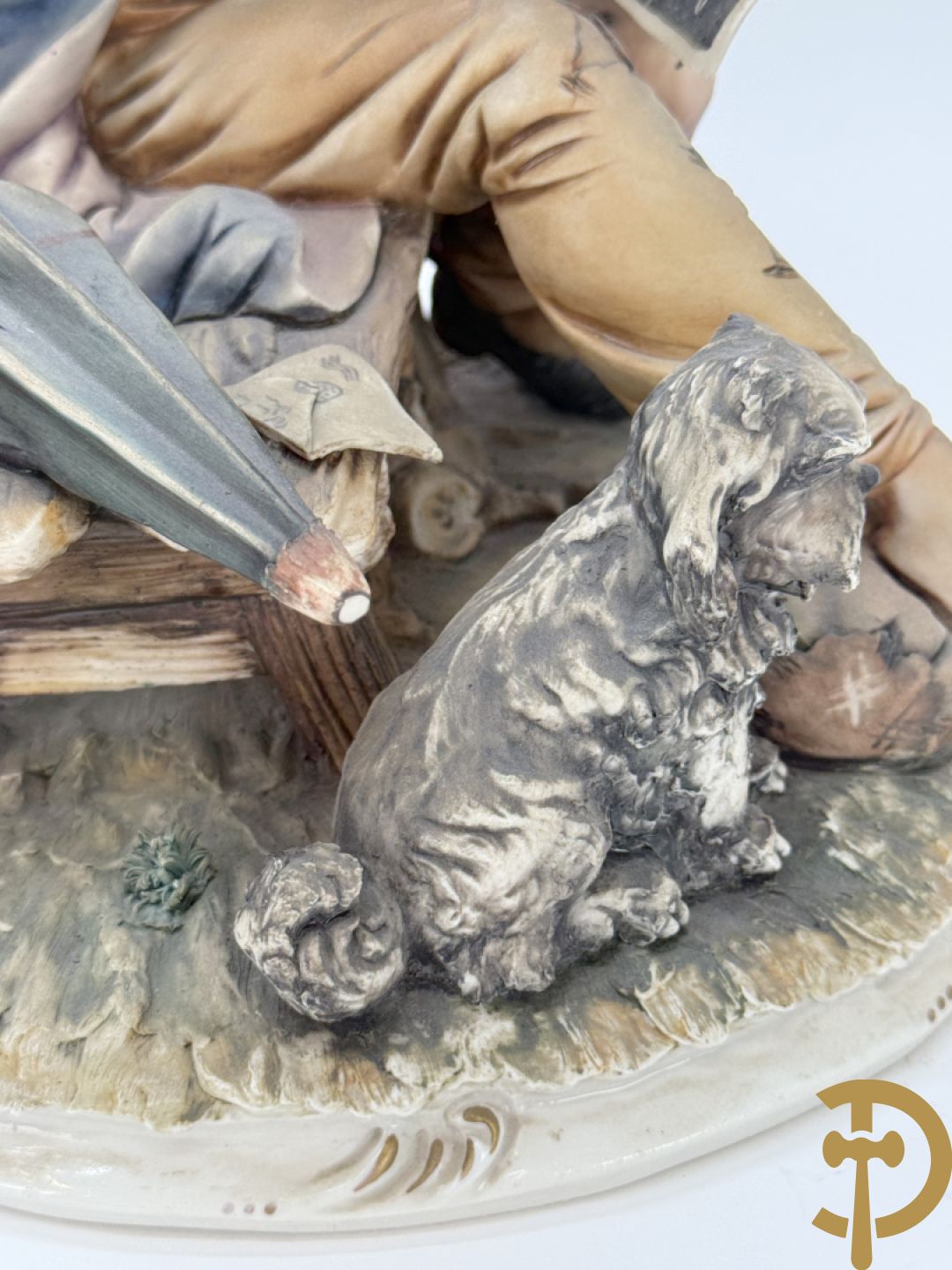 Zes porseleinen groepen Capo di Monte : Paarden met koets, oude man op bank, dame met kinderen, cupido