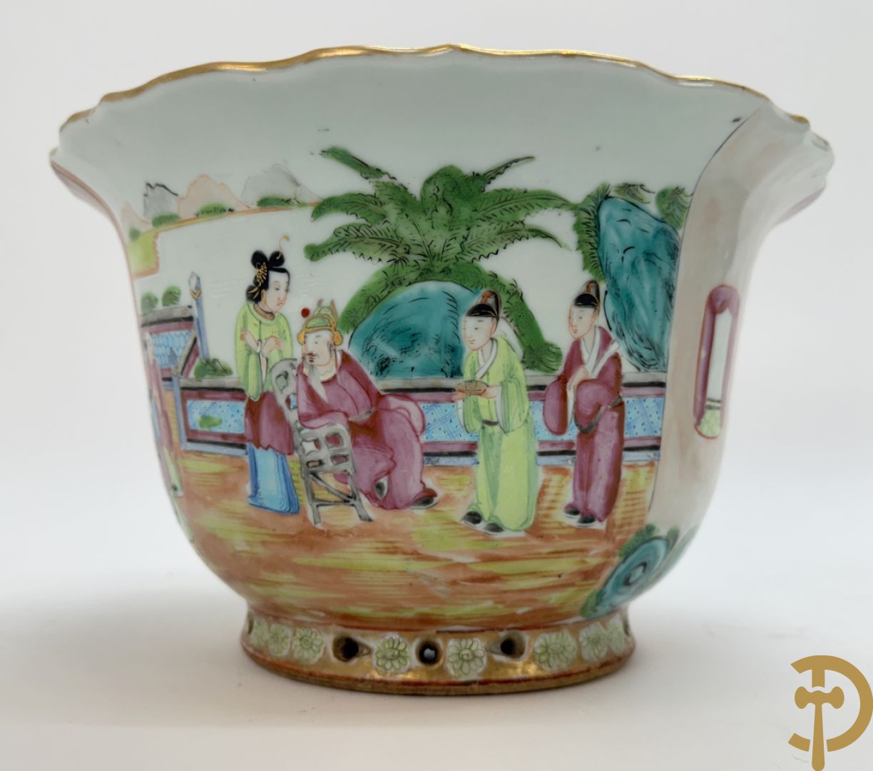 Paar Chinese porseleinen Kanton cachepots met geanimeerd decor