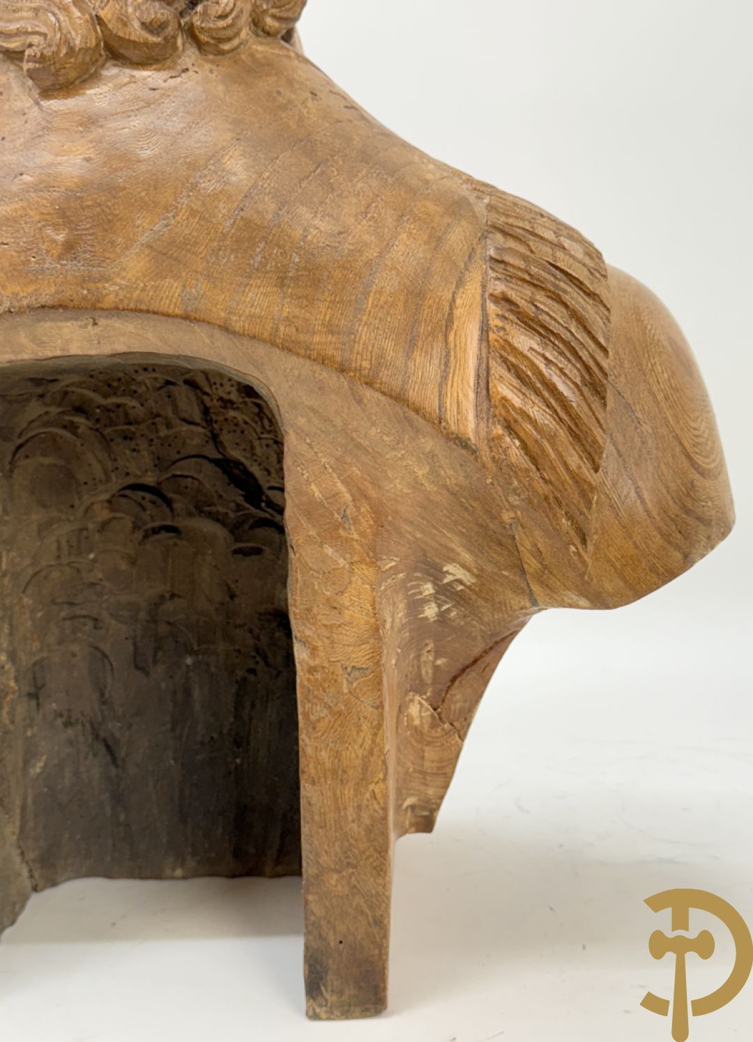 Houtgesculpteerde buste van Sint Elooi