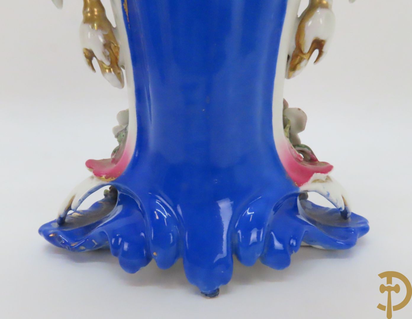 Paar Vieux Paris cornetvazen met rocailles, 19e