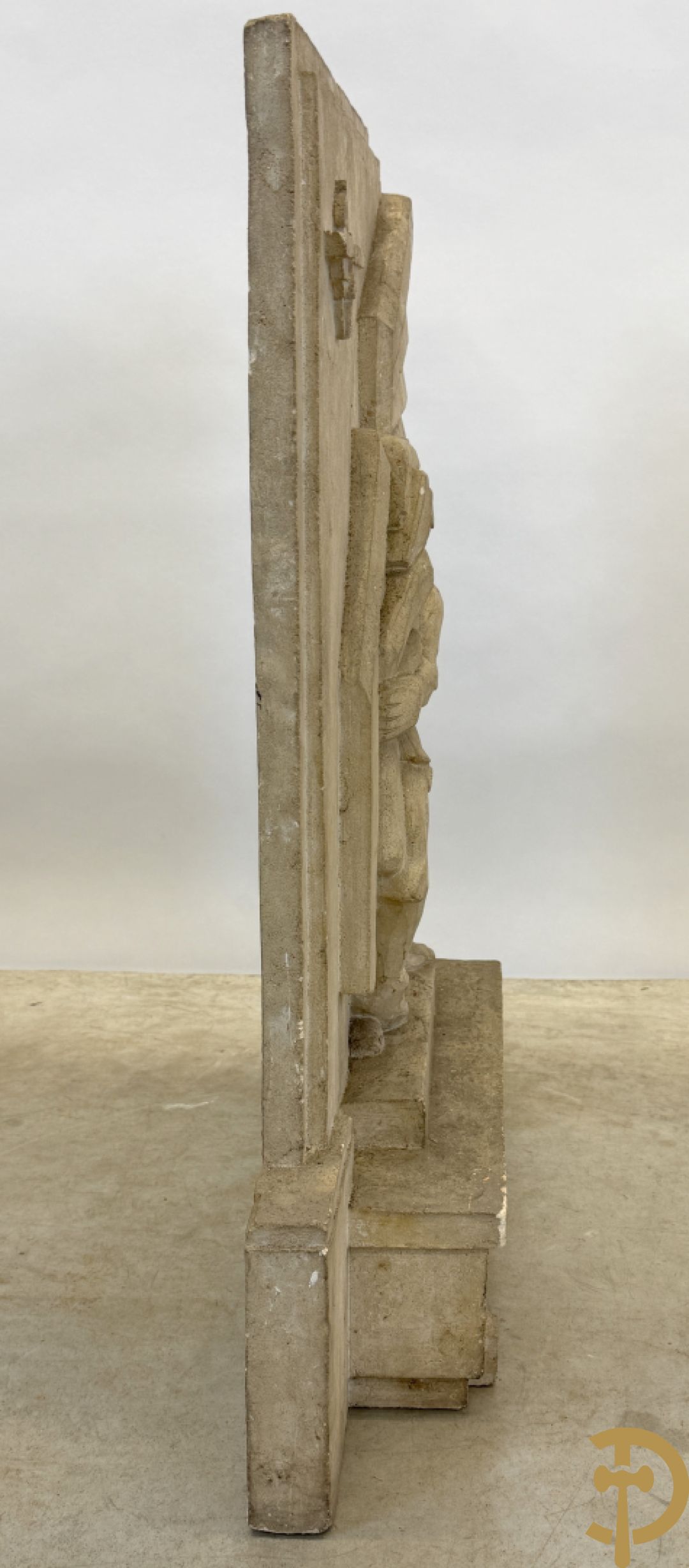 WILLAERT getekend - Gestyleerd Art Deco basrelief met Icarus en vliegenierssymbool in beton