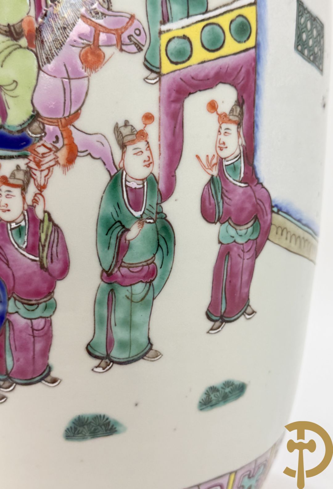 Chinese porseleinen vaas met dubbel decor van geanimeerd interieurzicht en mannen op paarden