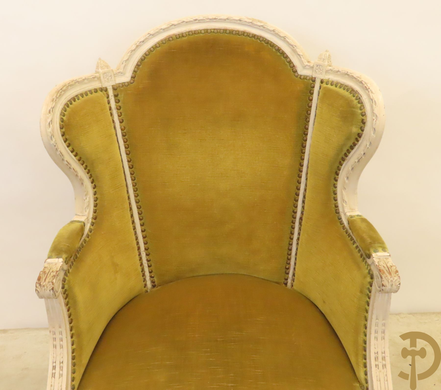 Gemonochromeerde bergère met groene mohair stof + gemonochromeerde en gecaneerde canapé Louis XVI stijl