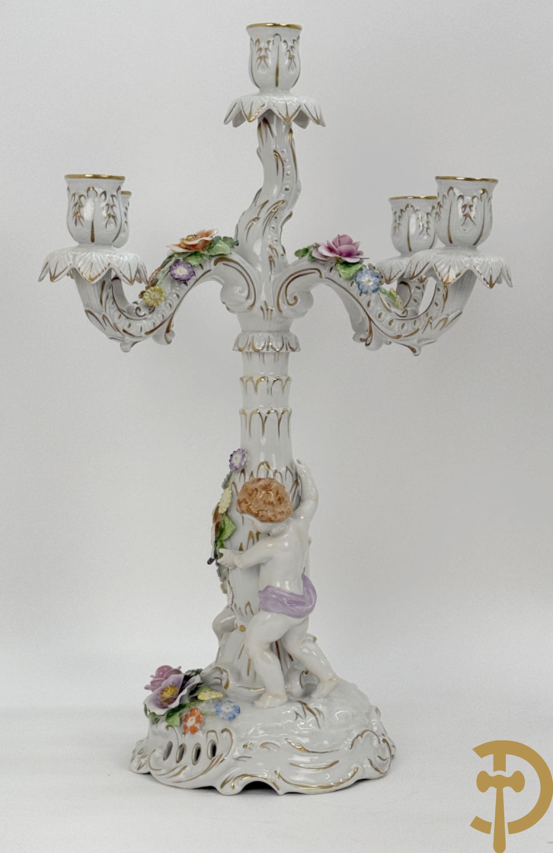 Porseleinen vijfarmige kandelaar met 2 cupido