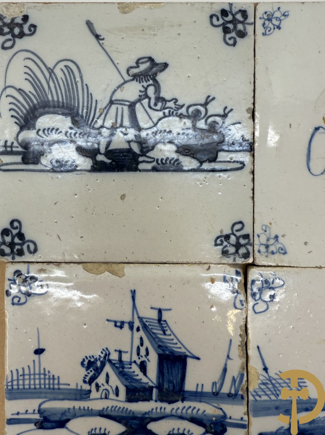 Negen Delftse tegeltjes met geanimeerd decor (6 stuks) en landschappen (3 stuks)