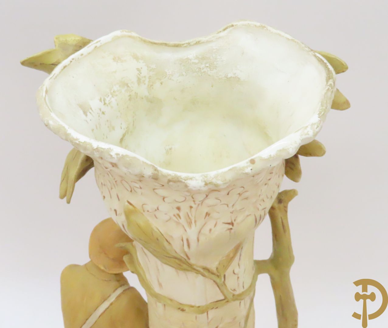 Paar Royal Dux vazen met herderpaar, gemerkt onderaan