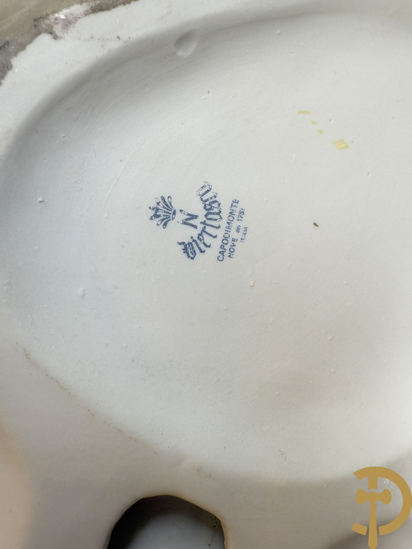 Vier Spaanse gekleurde biscuits met kinderen, Zaphir gemerkt + Italiaanse biscuits met cupido