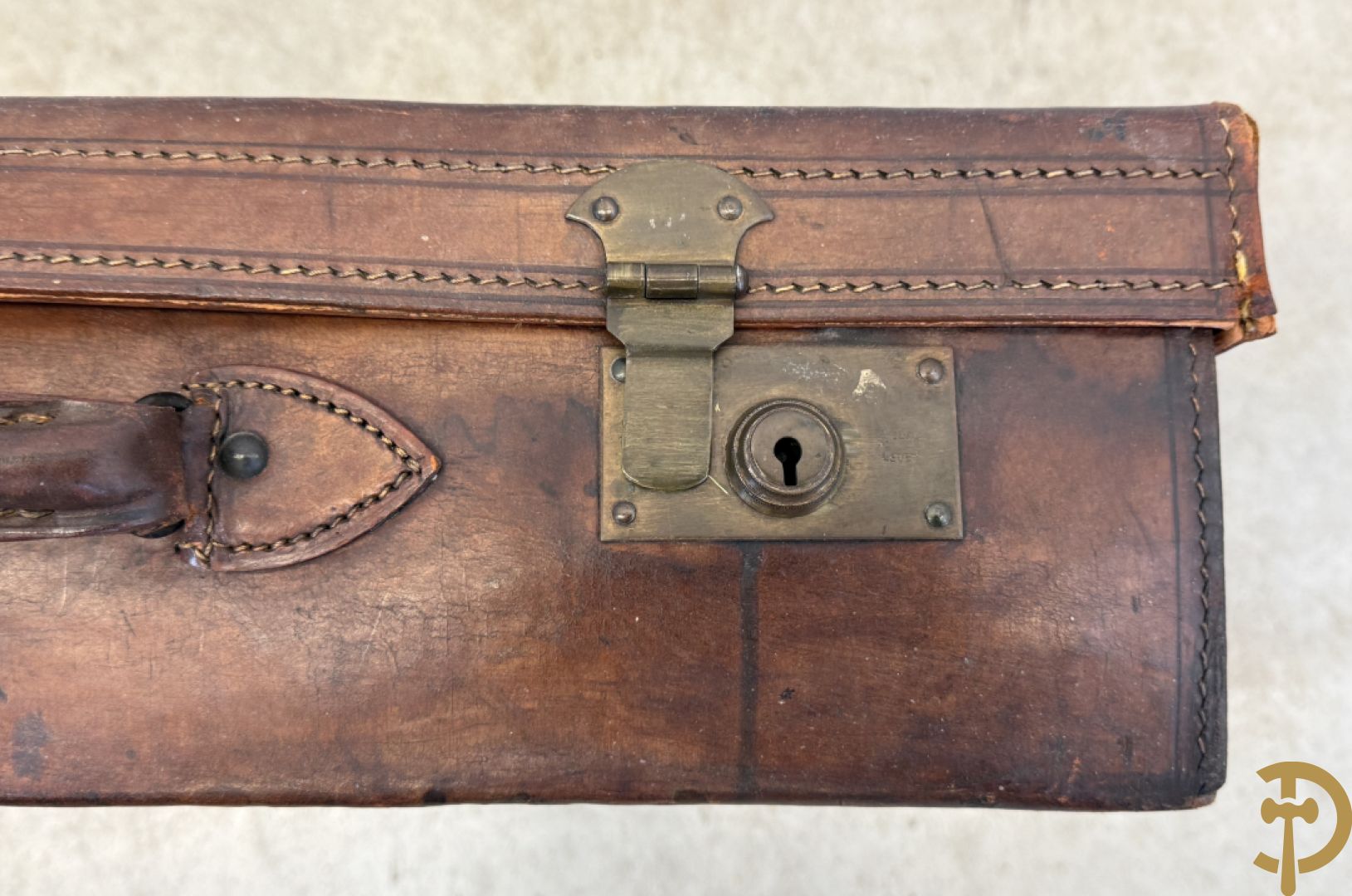 Drie oude lederen valiezen + reistas