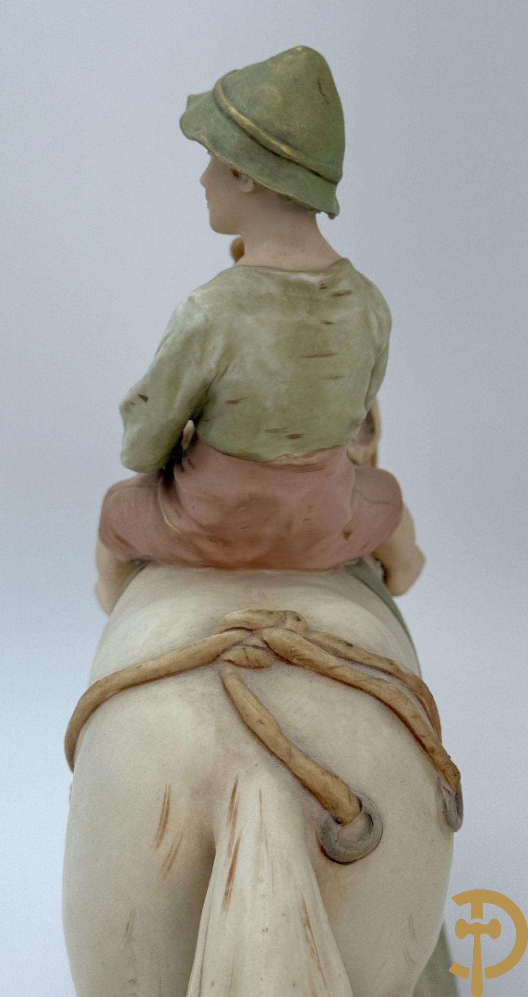 Royal Dux van jongeman op boerepaard, nummer 1693