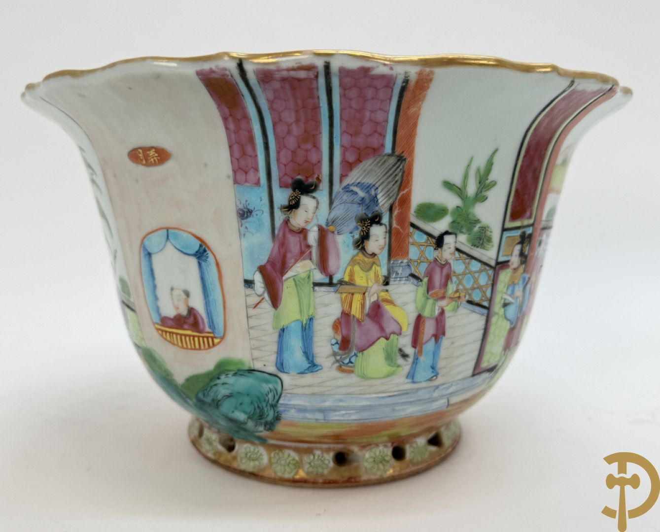 Paar Chinese porseleinen Kanton cachepots met geanimeerd decor