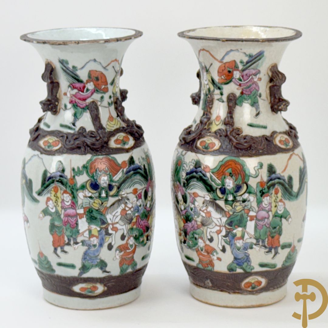 Paar Nankin vazen met krijgerdecor