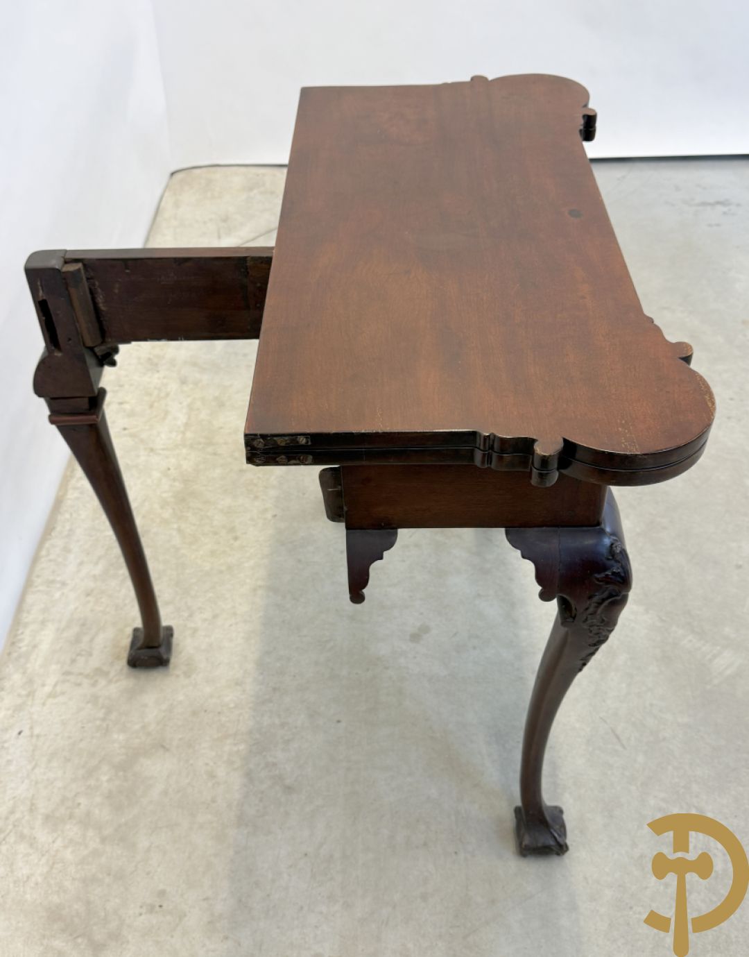 Openklapbare notelaren speeltafel met lade, op klauwepootjes, Queen Anne