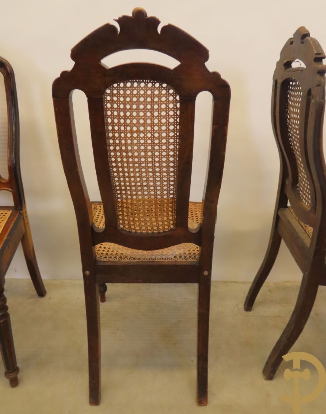 Negen Louis Philippe stoelen met gecanneerde zitting