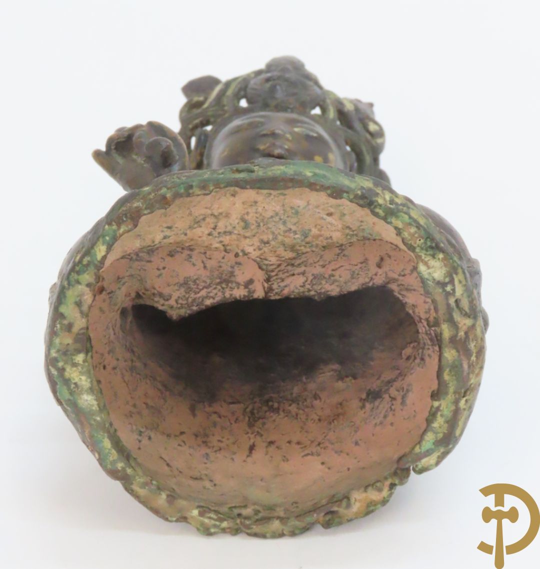 Antieke bronzen zittende boedha + kleine stenen boedha