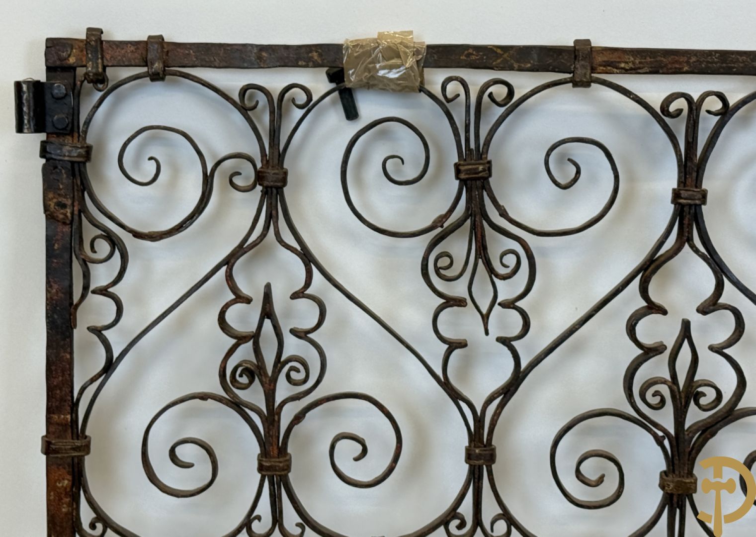 Tweedelig smeedijzeren raamvoorzetstuk