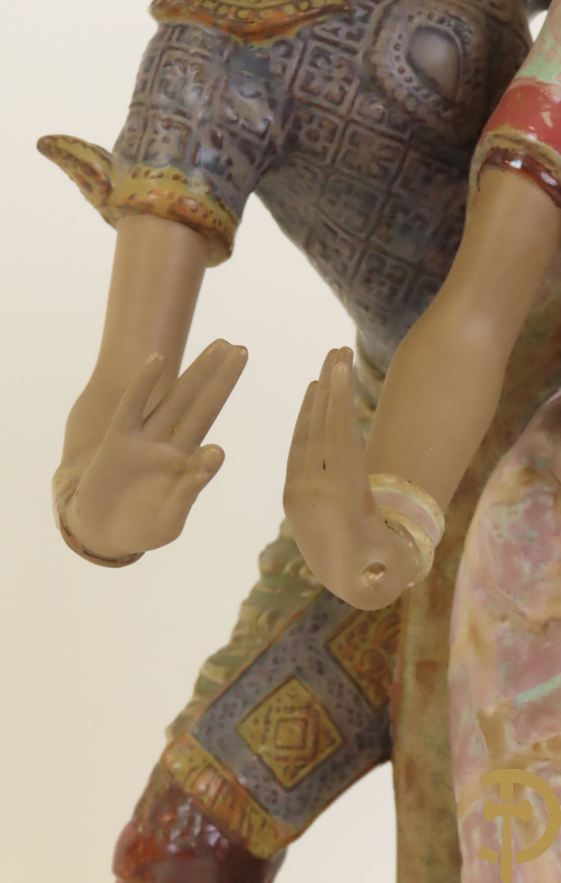 Thaise danseres met jongeman in keramiek, onderaan gemerkt Lladro