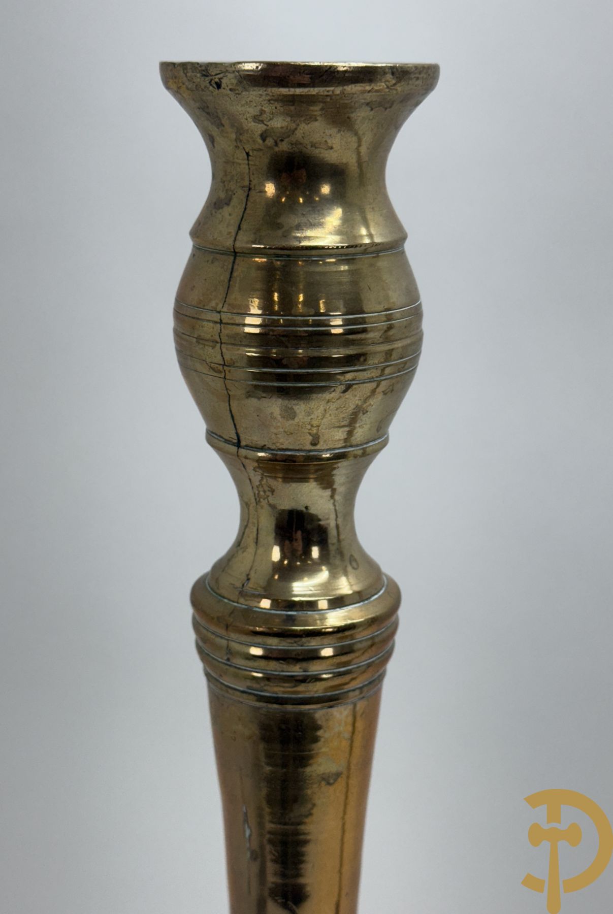 Paar antieke koperen kandelaars