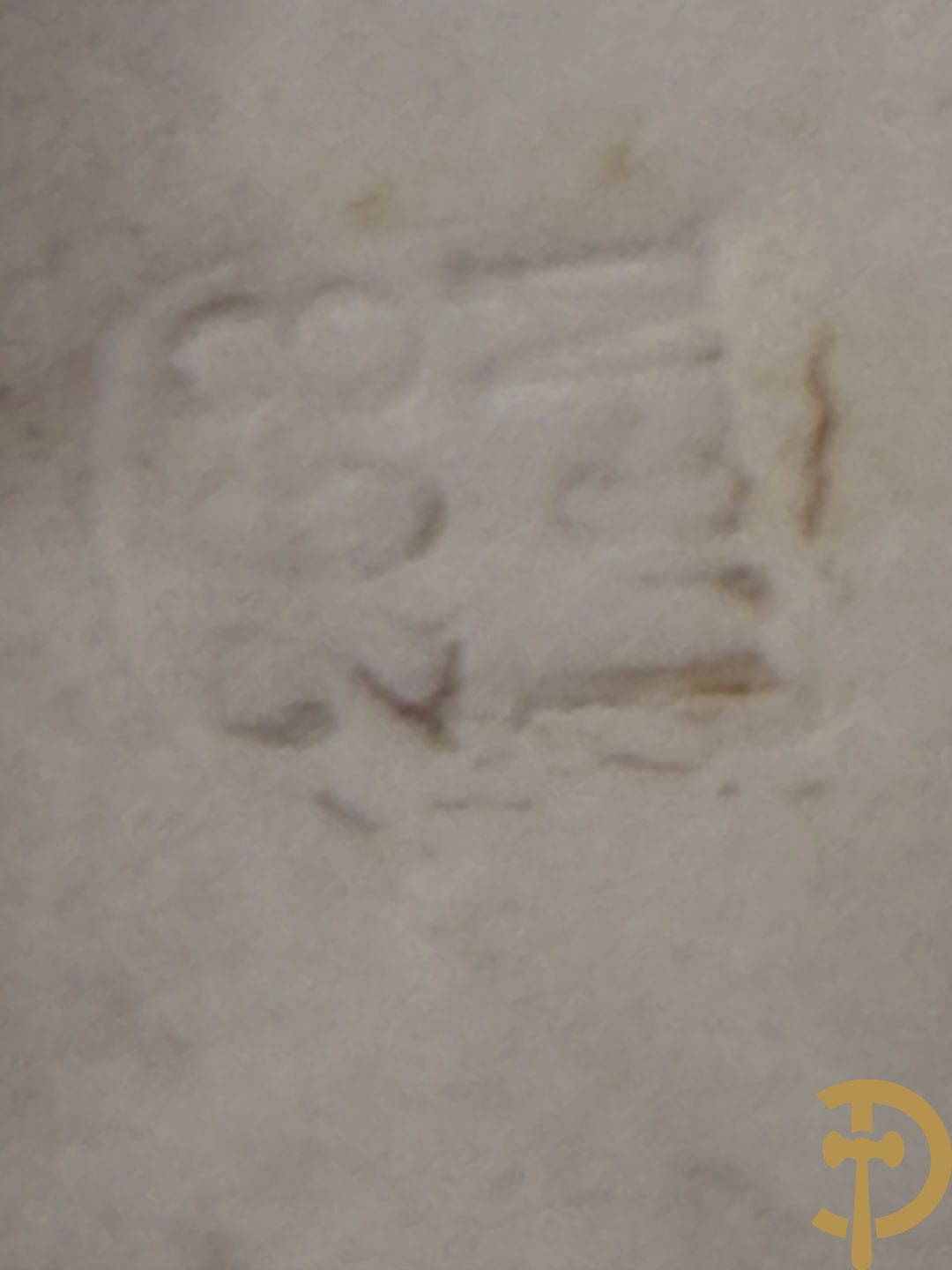 Paar grote Franse gekleurde biscuits van meisje en 
 jongen met schaap en geit