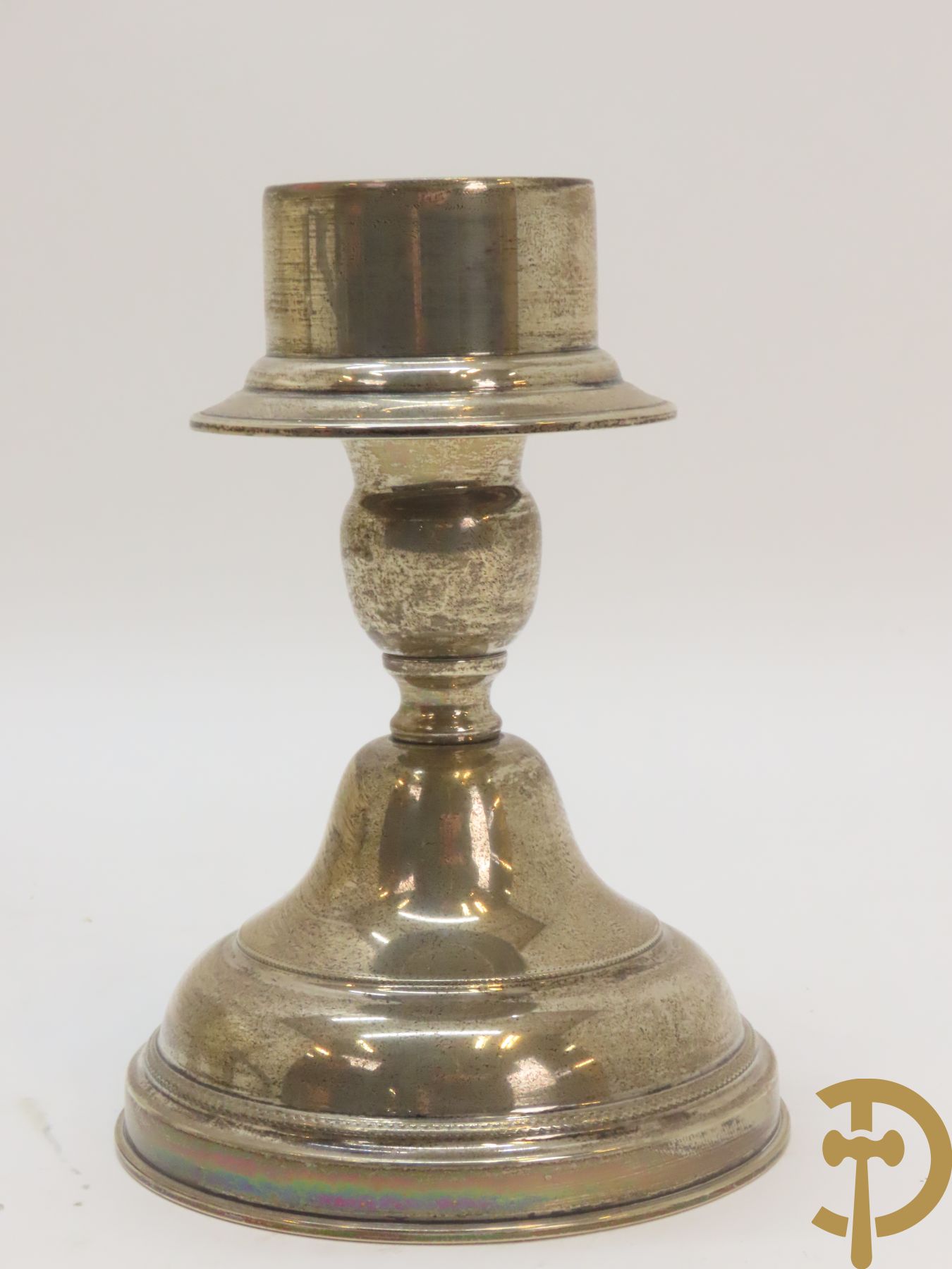 Massief zilveren kandelaar als lampadaire, 835 gemerkt, bezet met accanthusranken + 2 kleine massief zilveren kandelaars