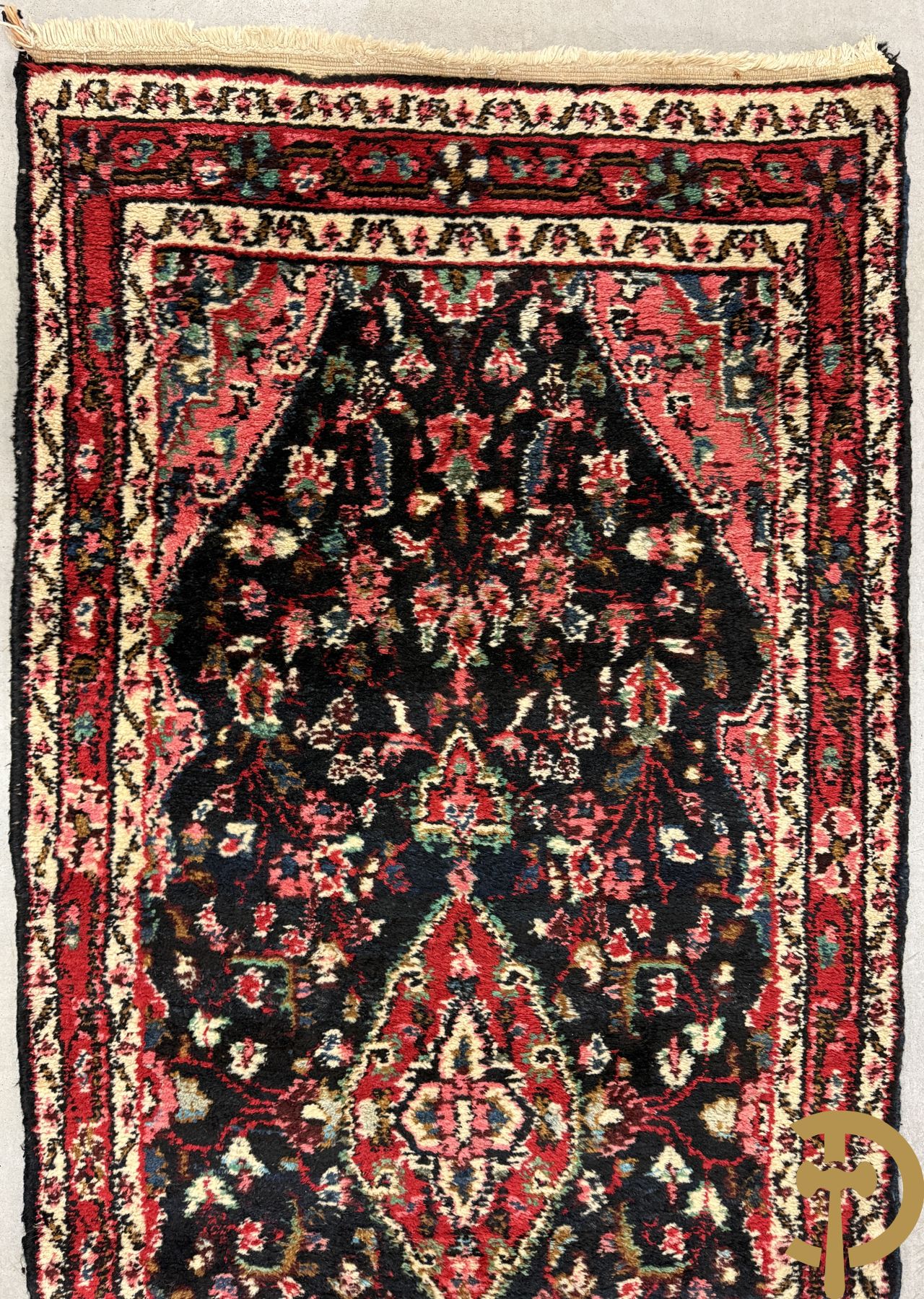 Twee oosterse handgeknoopte lopers