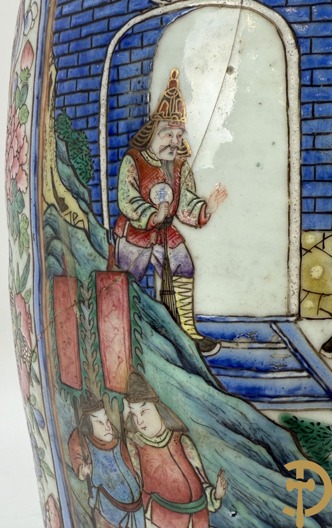 Chinese porseleinen vaas met geanimeerd krijgerdecor en vogeltaferelen