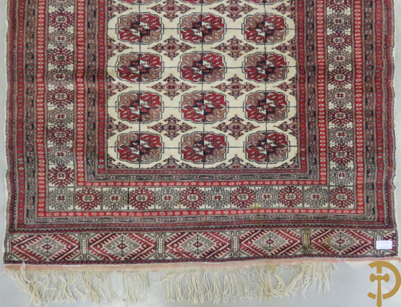 Drie oosterse handgeknoopte tapijten (2 Bouchara en 1 Hamadan)