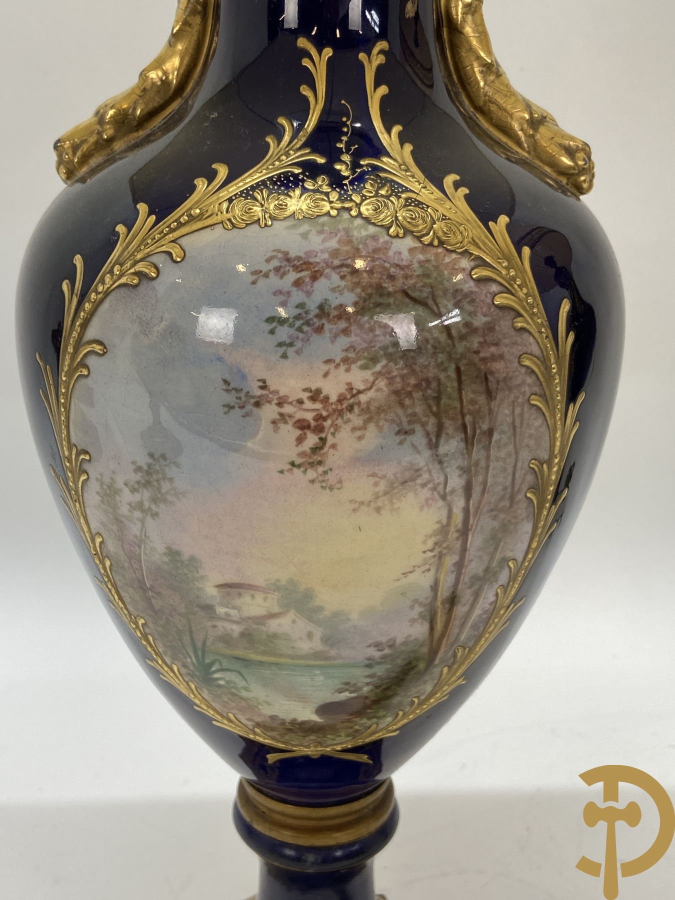 Paar kobaltblauwe porseleinen vazen met dubbel motief als lampadaire