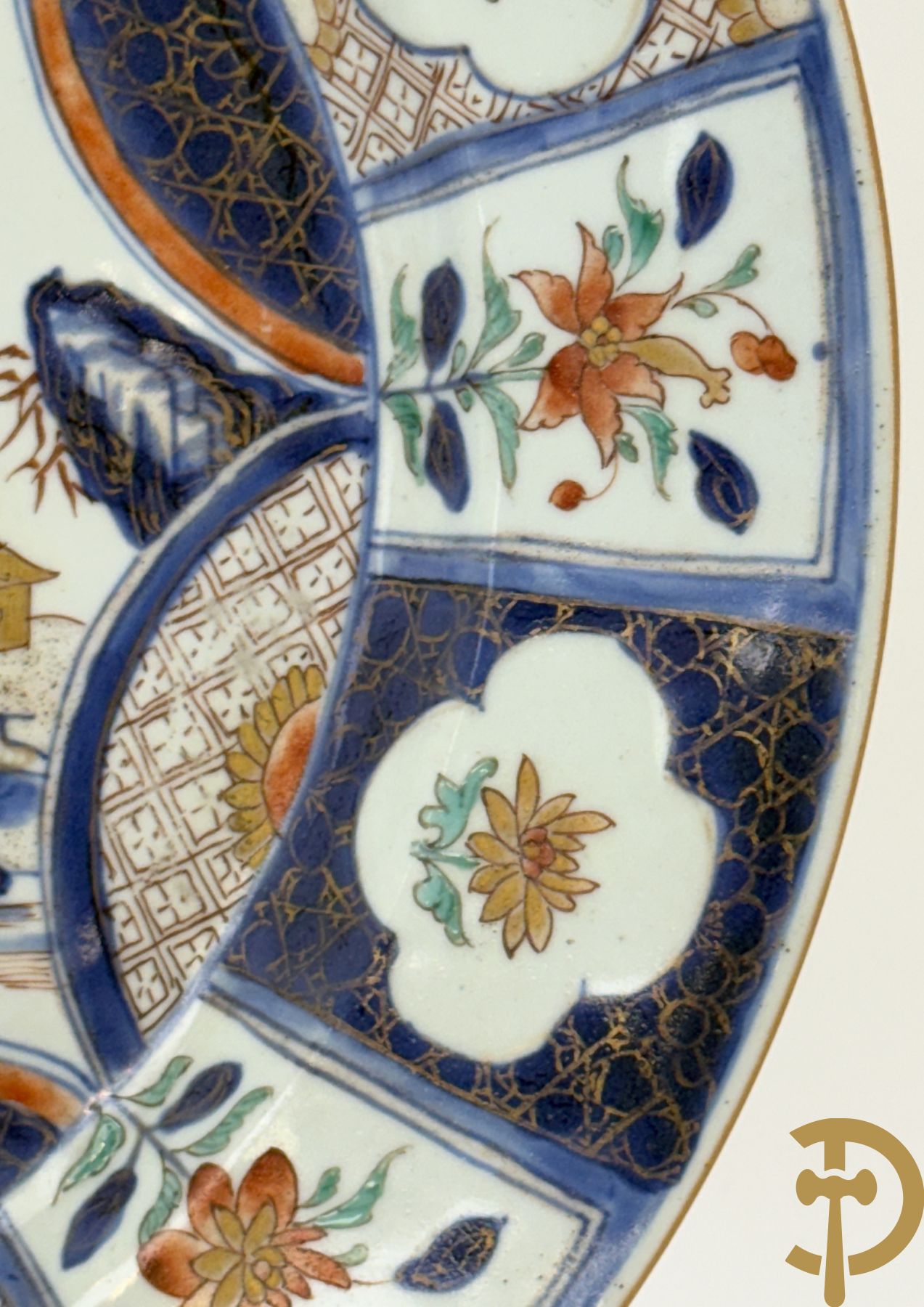 Chinees porseleinen Imari bord met landschapsdecor en bloemen