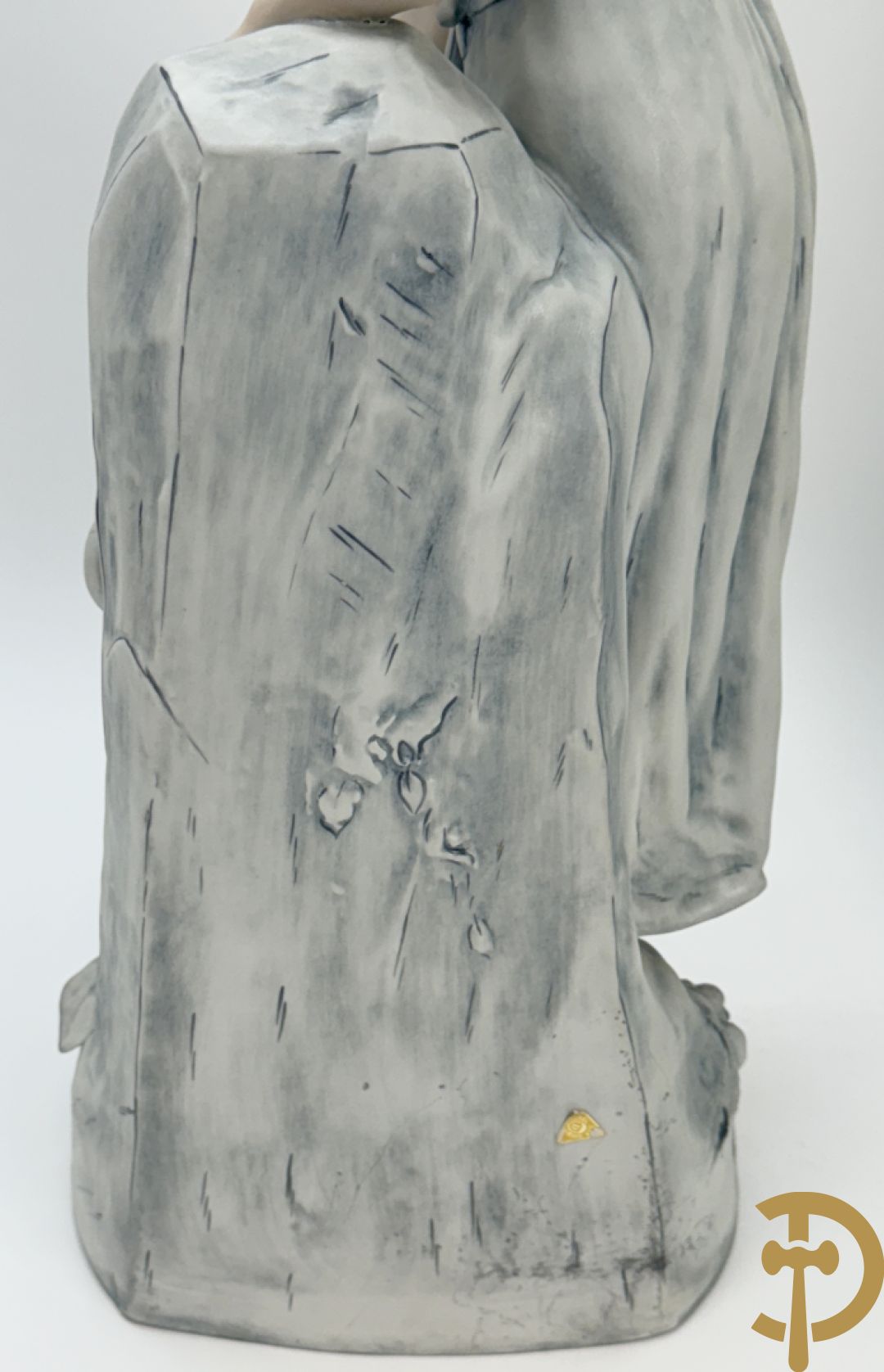 Paar Royal Dux beelden van koppel bij de waterbron, nummers 10563 en 10564