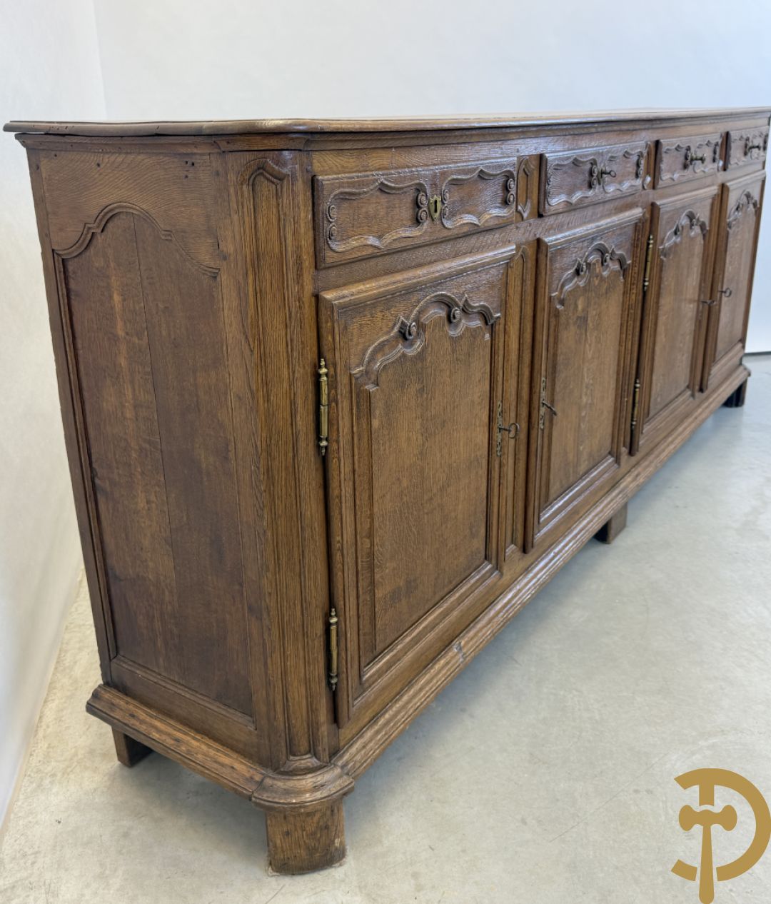 Eiken dressoir met 4 deuren, 4 lades en afgestoken Louis XV panelen