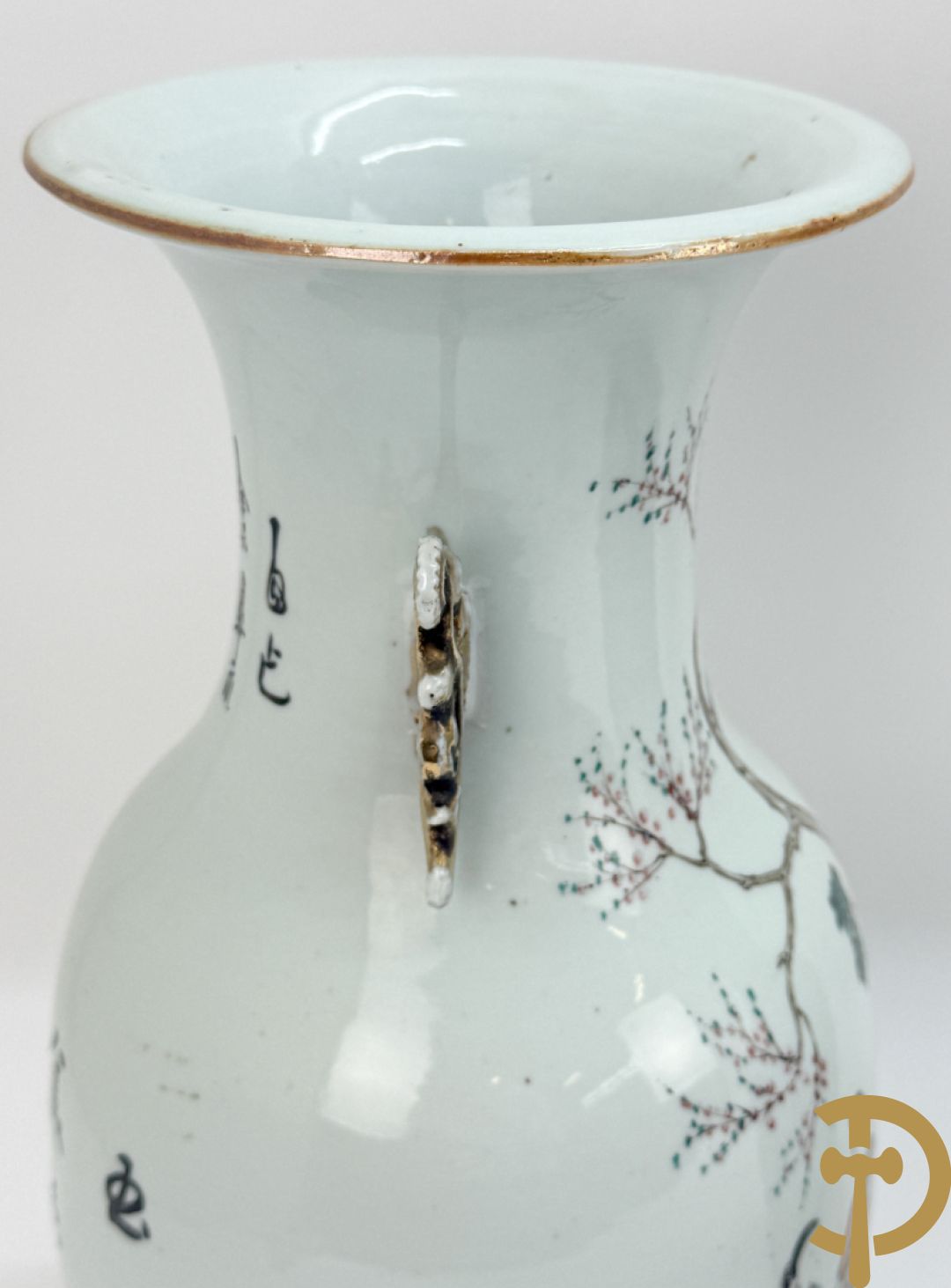 Paar Chinese porseleinen vazen met geisha decor en dames in landschap