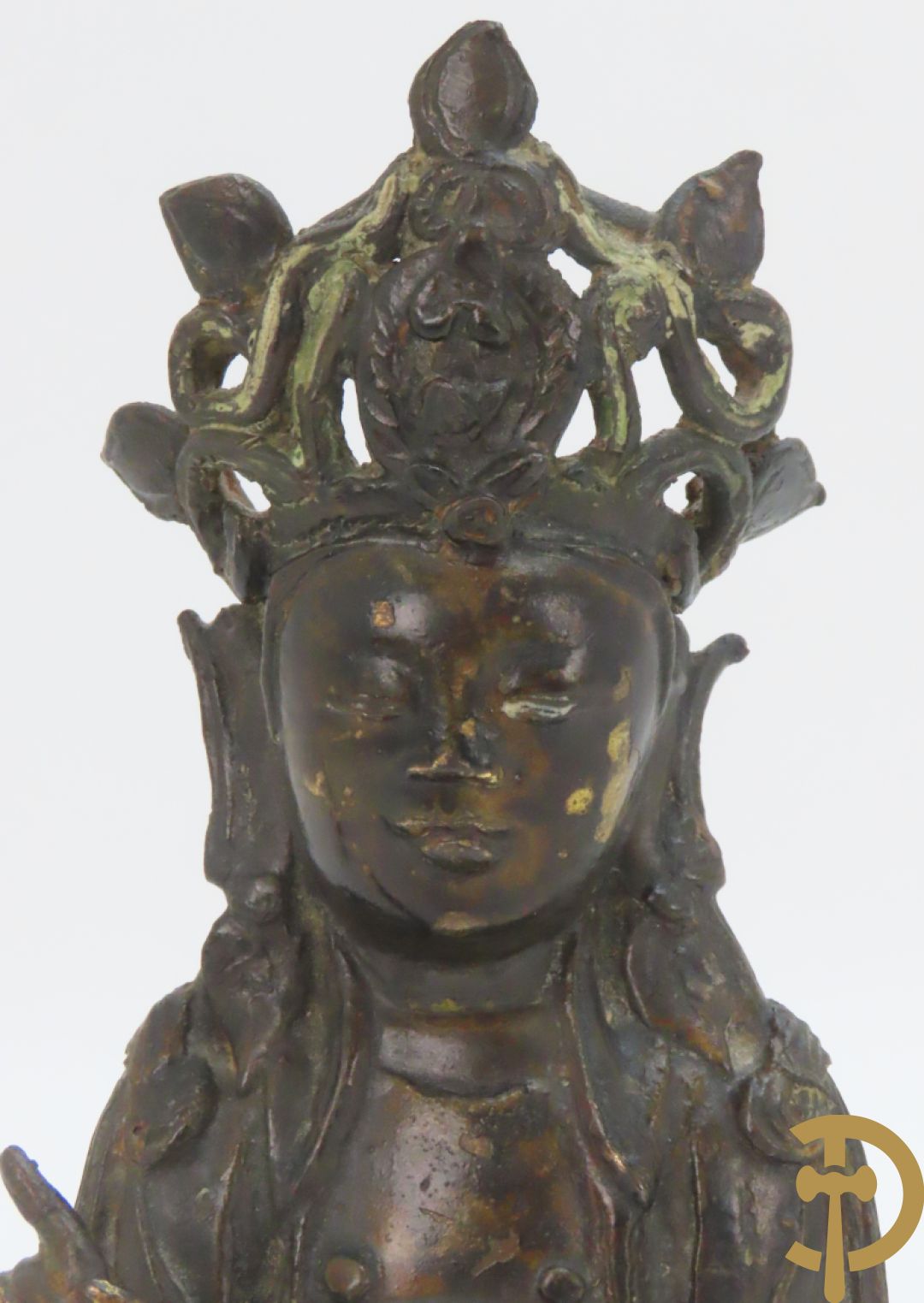 Antieke bronzen zittende boedha + kleine stenen boedha