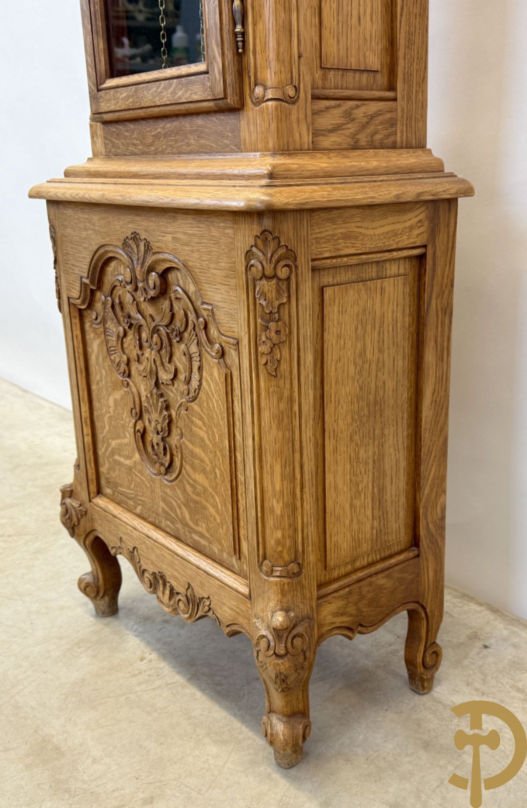 Massief eiken staande klok Louis XV stijl met bloemensculptuur