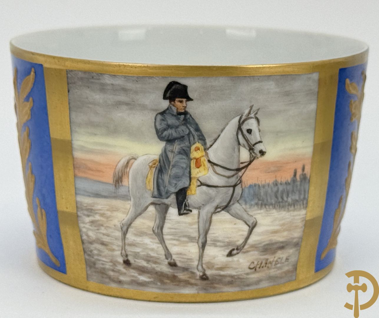 Porseleinen kopje en schoteltje met voorstelling van Napoleon te paard, JPC Chanele + kopje in Limoges porselein + cachepot met bloemendecor