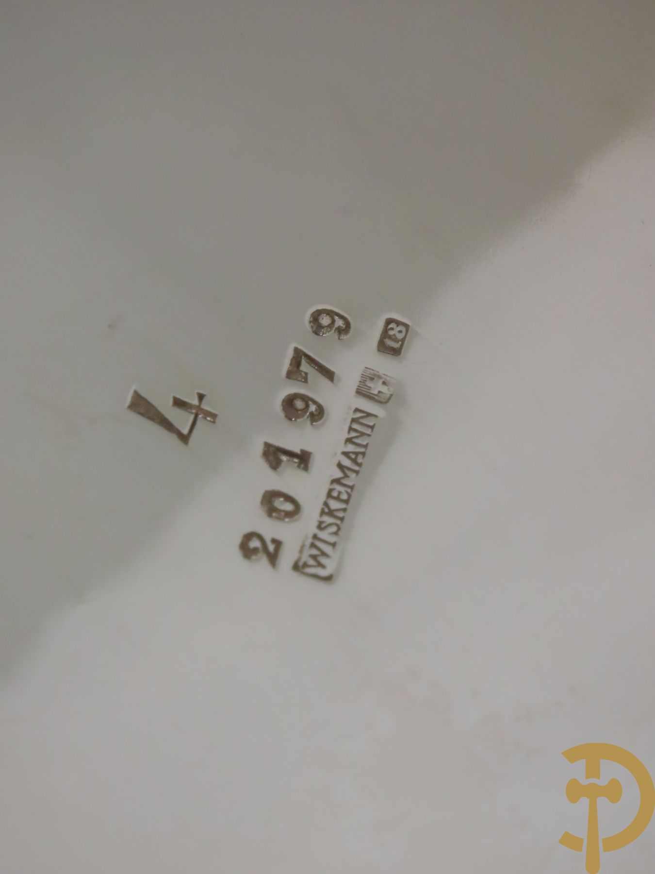 Drie verzilverde koffiestellen op plateau w.o. Wiskemann