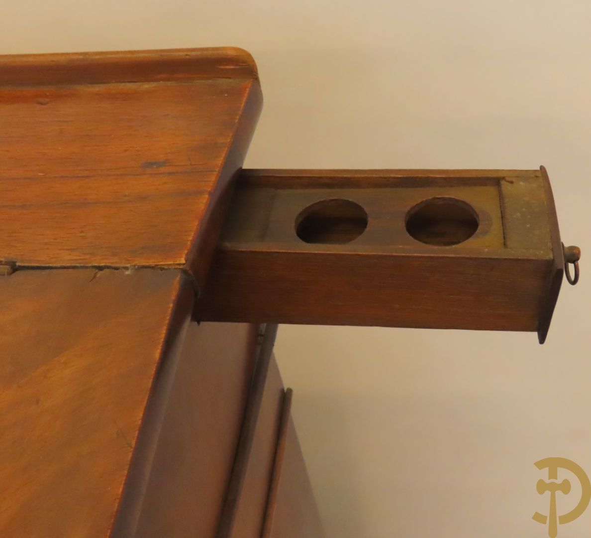 Mahoniehouten zesladenkast met schrijfblad bovenaan, Empire