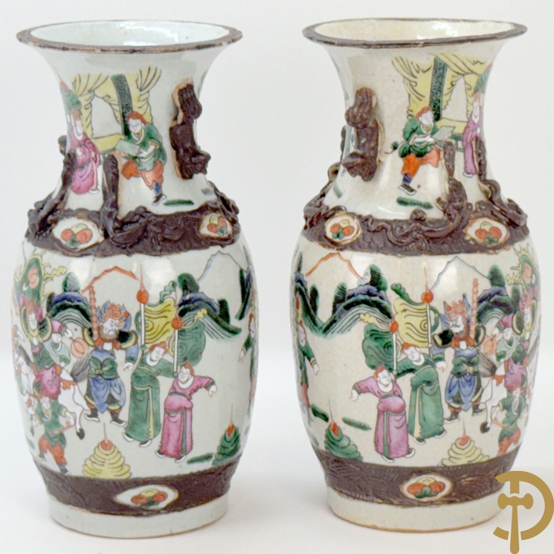 Paar Nankin vazen met krijgerdecor