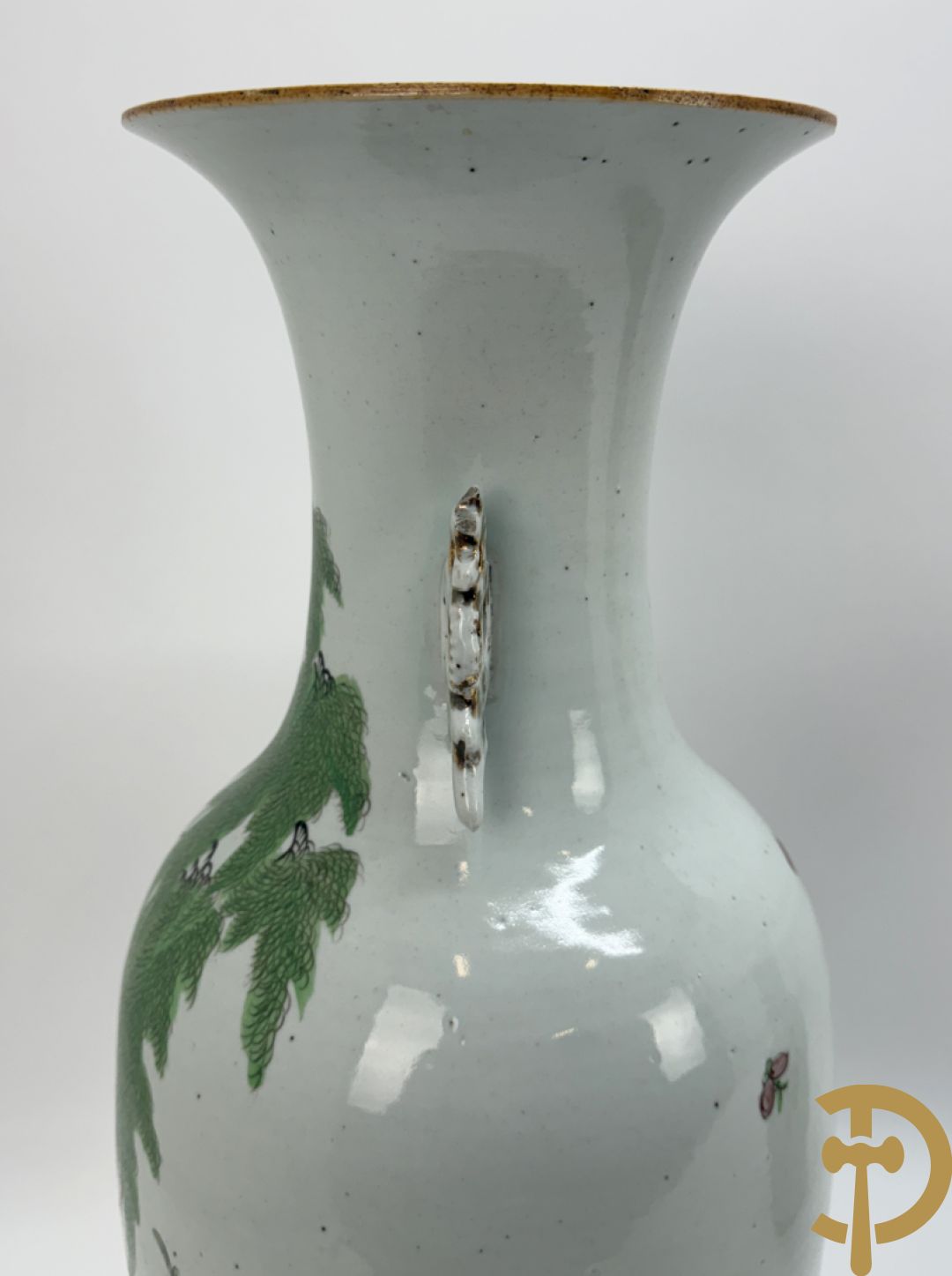 Chinese porseleinen vaas met decor van takken en vogels + Chinese porseleinen vaas met bloemendecor