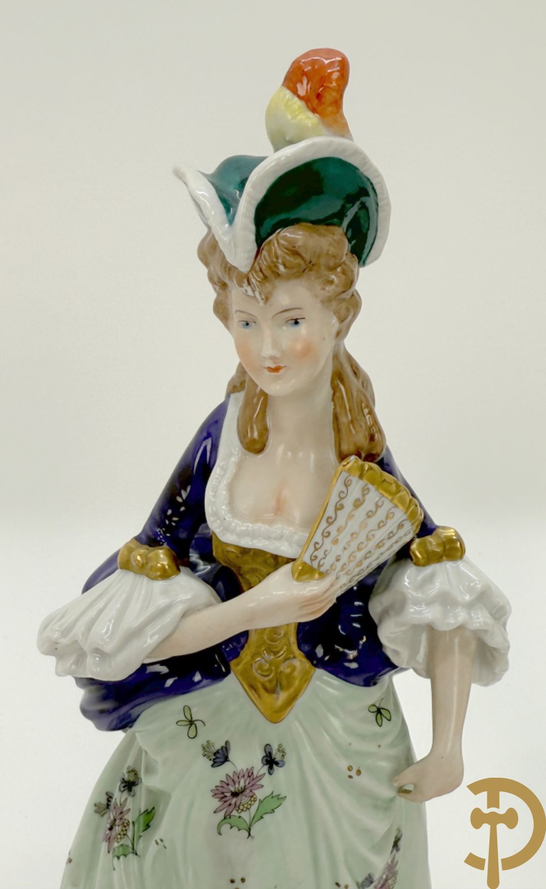 Vijf porseleinen lieftallige figuren, Unterweisbach en Sax + 2 porseleinen consooltjes met rocailles