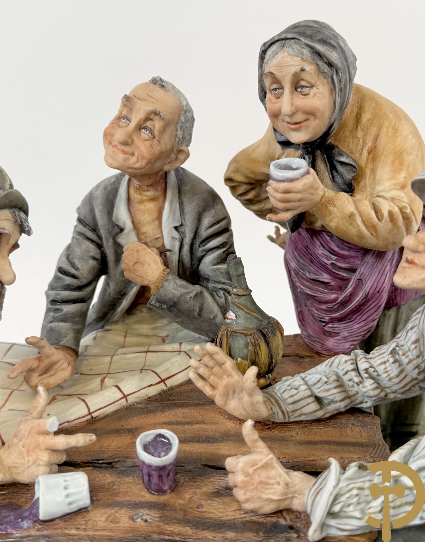 Twee grote Italiaanse groepen in 
gekleurde biscuit : jongens plukken appels - onderonsje aan tafel + 4 groepen in gekleurde Italiaanse biscuit