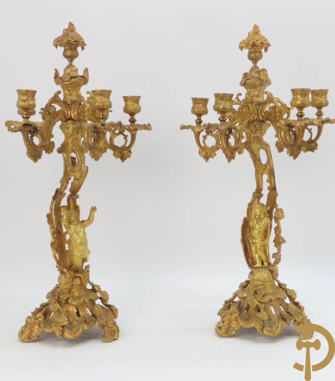 Bronzen schouwklok bezet met 2 cupido