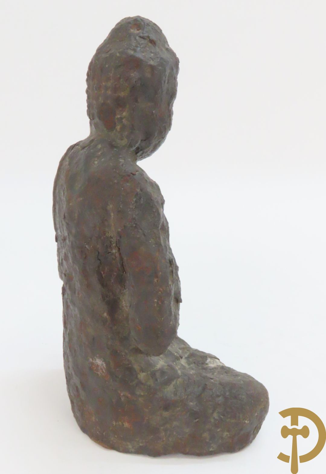 Bronzen zittende boedha + boedha in verweerd metaal