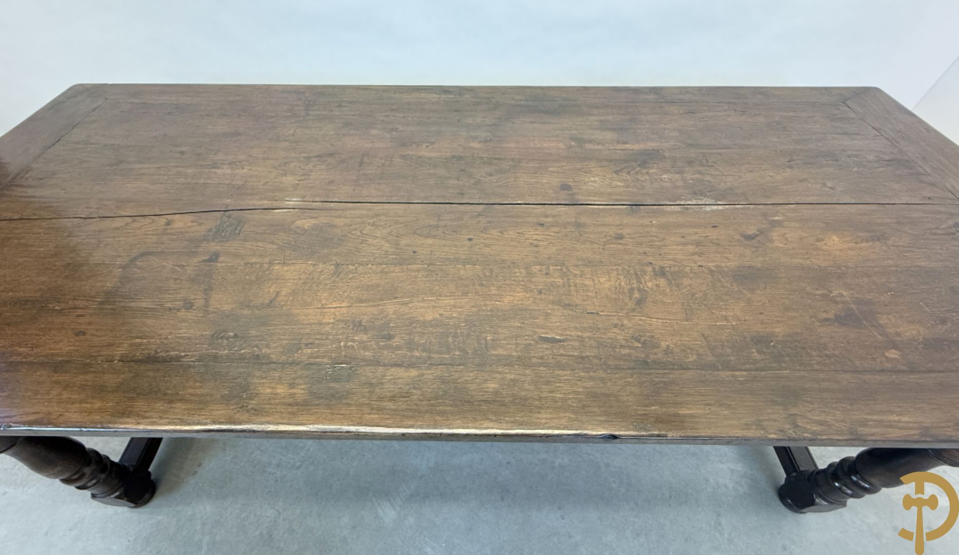 Massief eiken tafel op ballusterpoten