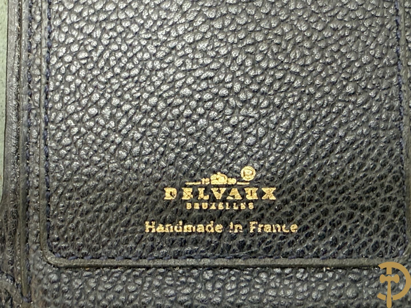 Blauw gekorreld lederen schoudertas model Le Calicot en openklapbare geldbeugel, Delvaux,