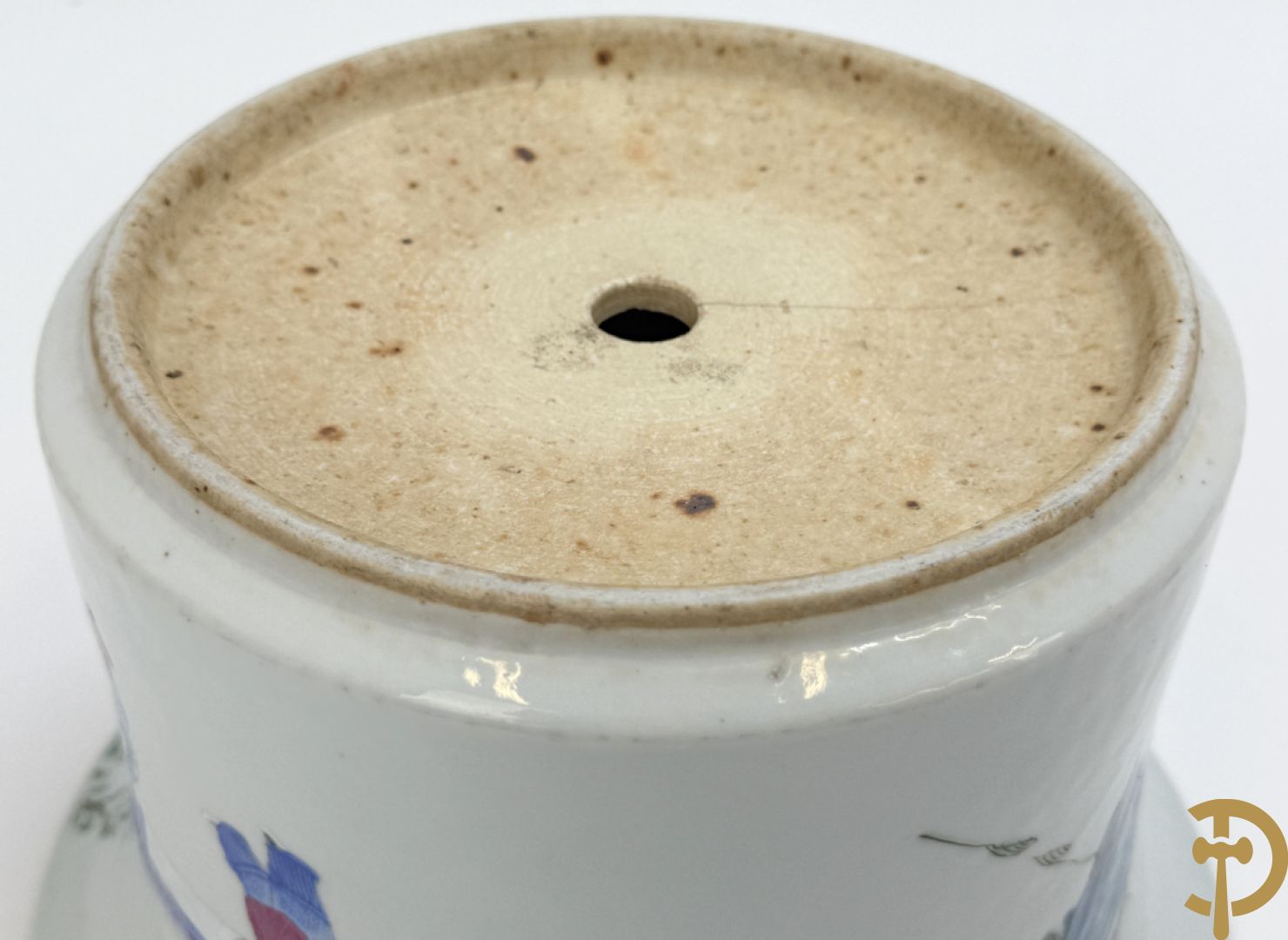 Chinese porseleinen bloemencachepot met decor van kinderen en dames