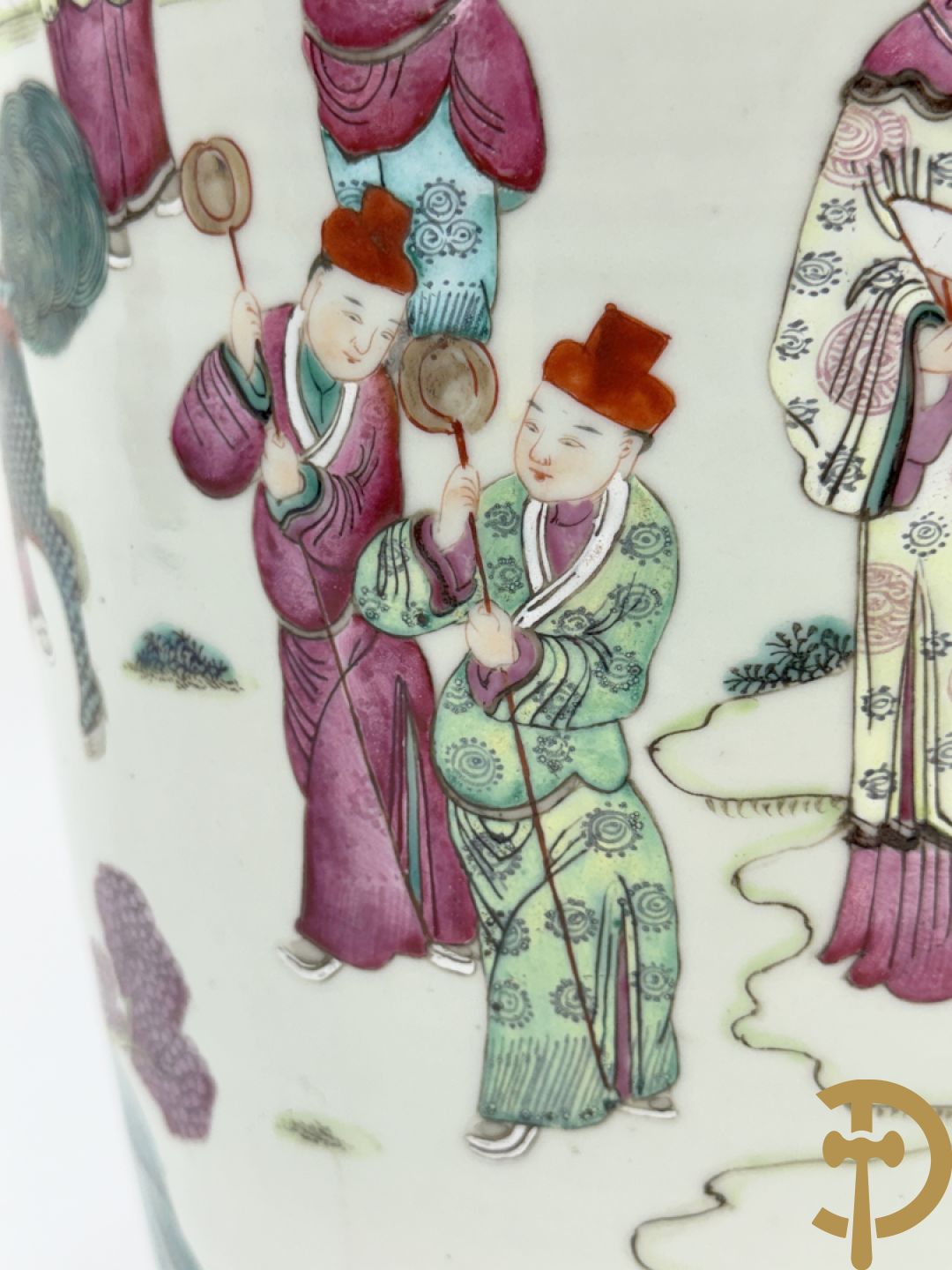 Chinese porseleinen vaas met dubbel decor van dieren, personages, dames en kinderen