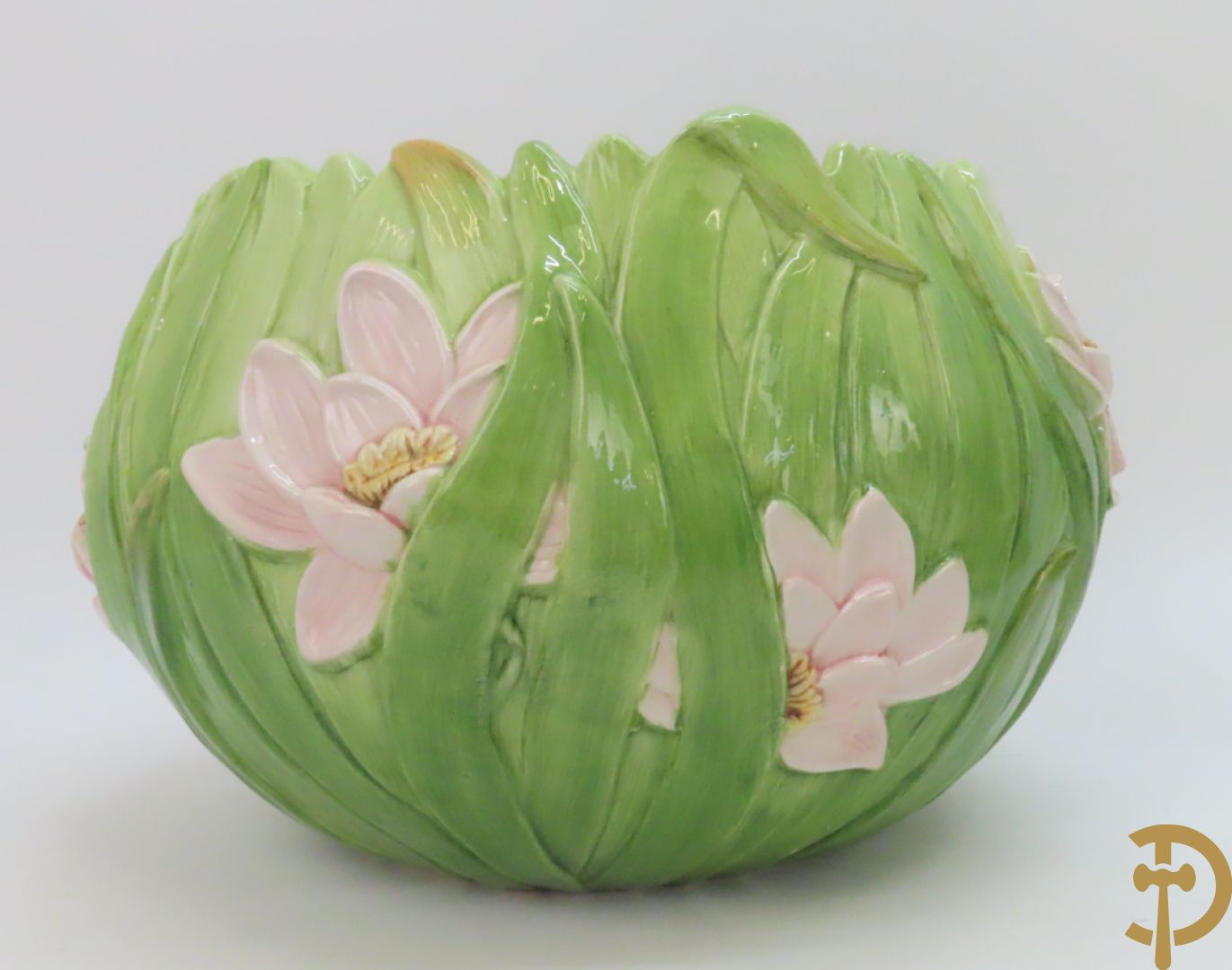 Keramieken zuil met ooievaar in het riet met cachepot erop, Italiaans, gemerkt