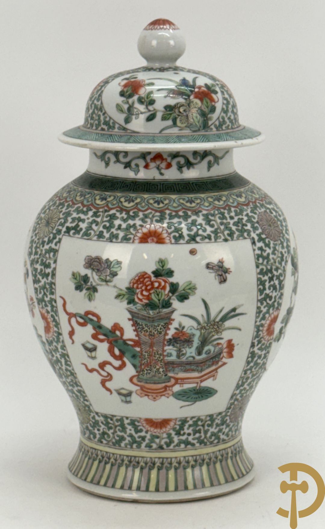 Chinese porseleinen dekselpotiche met bloemendecor