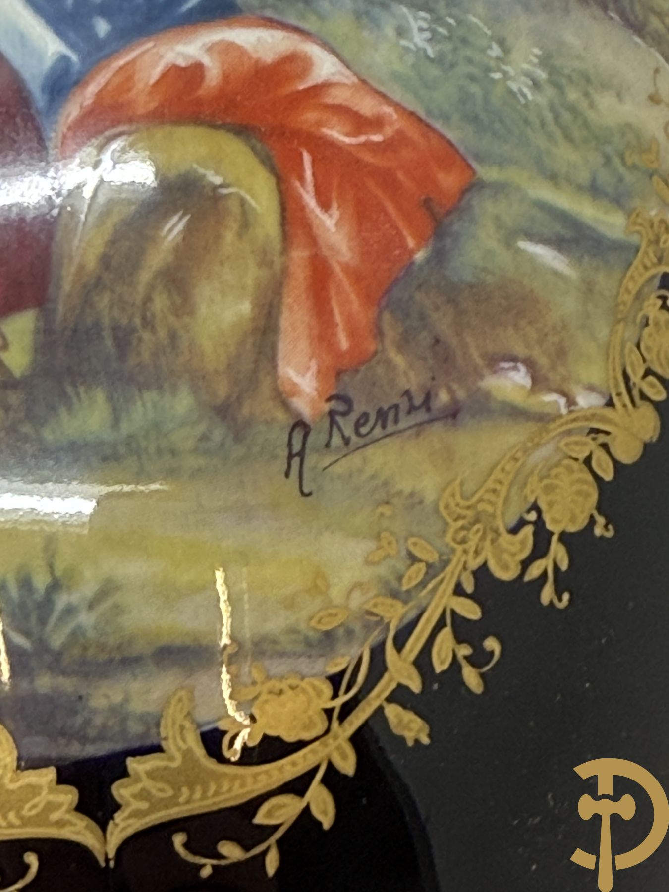 Paar kobaltblauwe porseleinen vazen met romantisch decor op koperen voet, ACF gemerkt