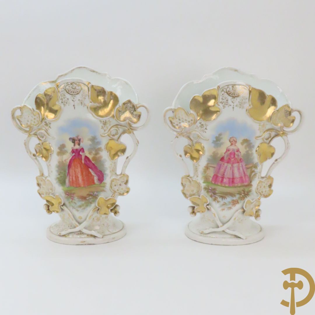 Paar porseleinen Vieux Paris vazen met decor van lieftallige dames